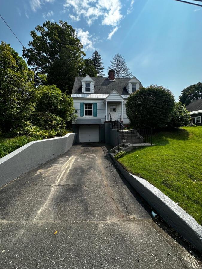 Cute Cape Cod Style Home Pittsfield Eksteriør bilde
